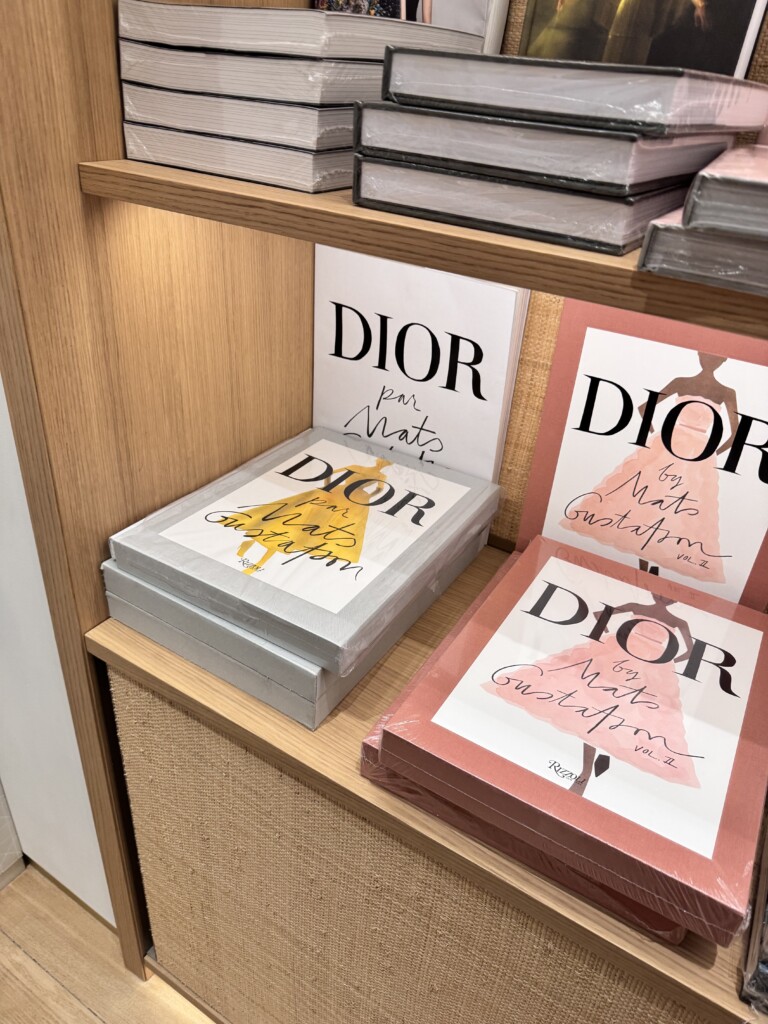 La Galerie Dior Book