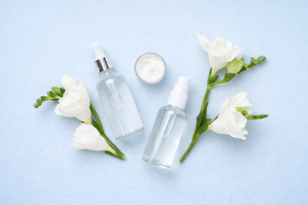 ブルー系の化粧品イメージの写真