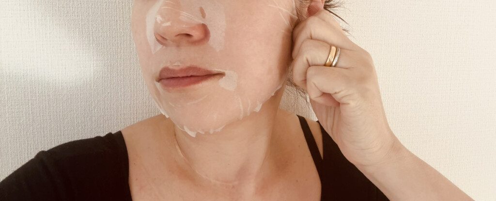 TENZERO Glow Ampoule Hyaluronic Masを貼った写真