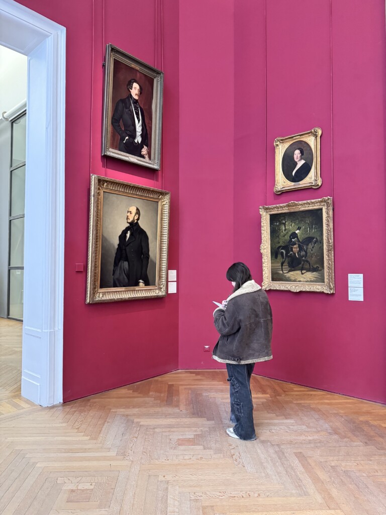 Petit Palaisの模写している若い人